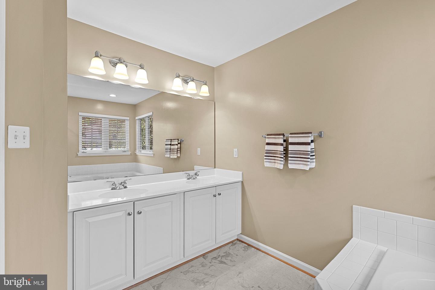 43682 MAVERICK LN, CHANTILLY, Virginia 20152, 4 Bedrooms Bedrooms, ,3 BathroomsBathrooms,Residential,For sale,43682 MAVERICK LN,VALO2100448 MLS # VALO2100448
