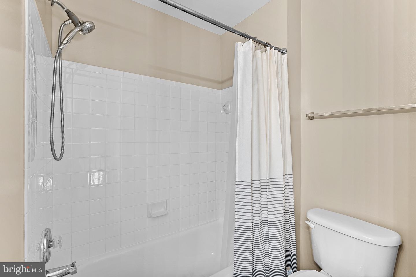 43682 MAVERICK LN, CHANTILLY, Virginia 20152, 4 Bedrooms Bedrooms, ,3 BathroomsBathrooms,Residential,For sale,43682 MAVERICK LN,VALO2100448 MLS # VALO2100448