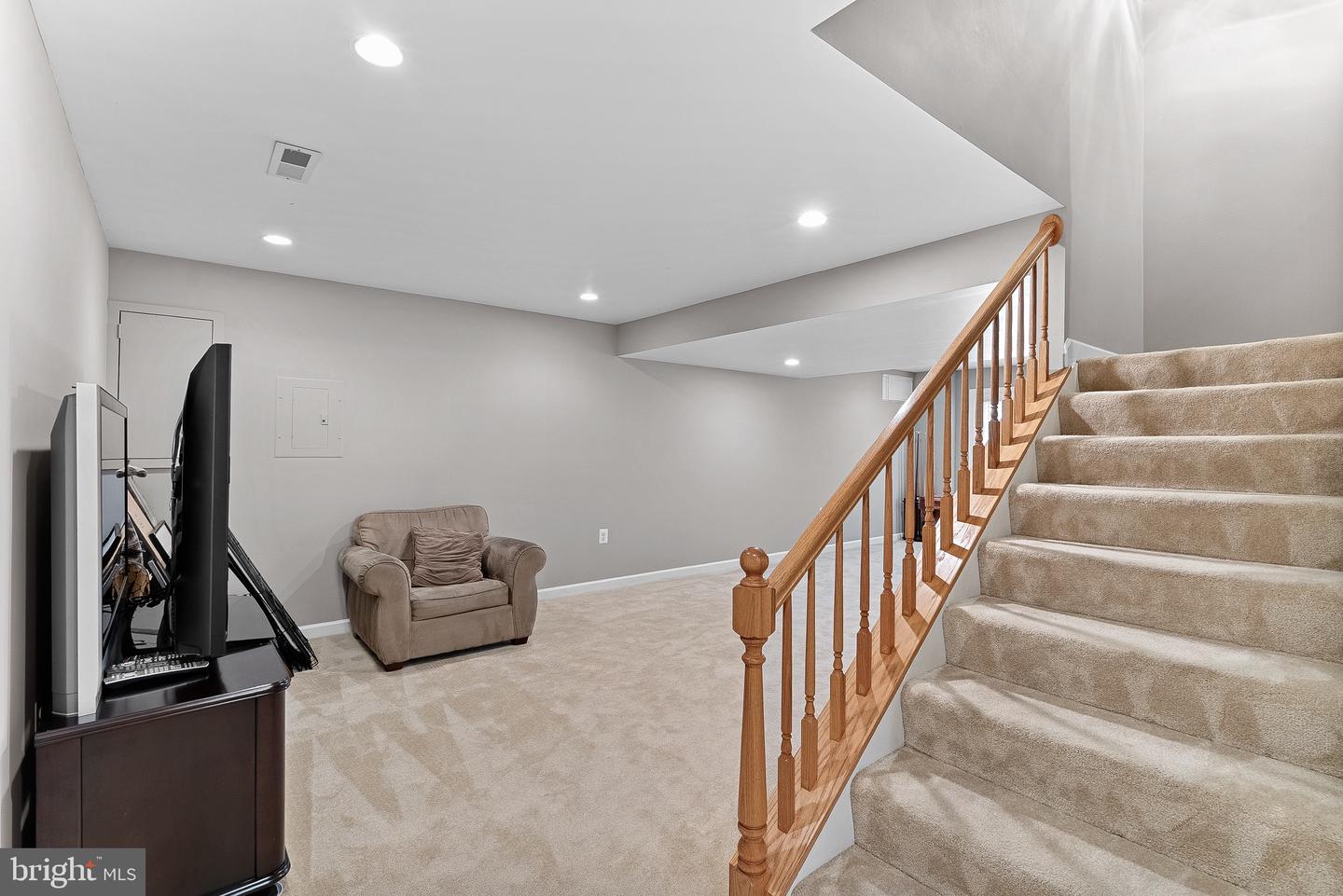 43682 MAVERICK LN, CHANTILLY, Virginia 20152, 4 Bedrooms Bedrooms, ,3 BathroomsBathrooms,Residential,For sale,43682 MAVERICK LN,VALO2100448 MLS # VALO2100448