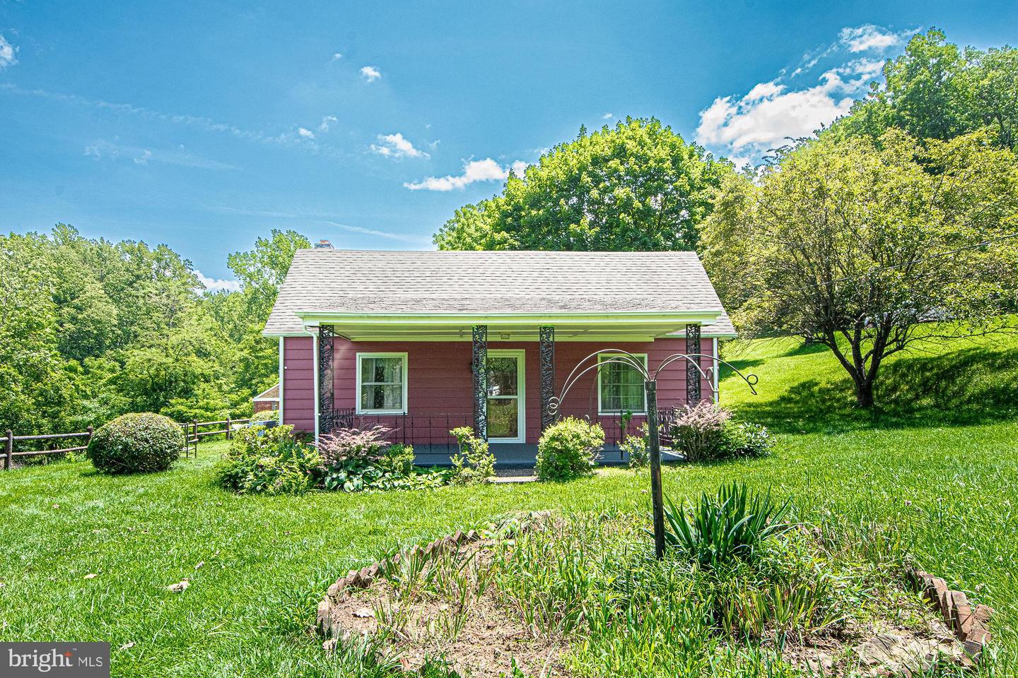 115 CHESTER GAP RD, CHESTER GAP, Virginia 22623, 4 Bedrooms Bedrooms, ,2 BathroomsBathrooms,Residential,For sale,115 CHESTER GAP RD,VARP2002154 MLS # VARP2002154
