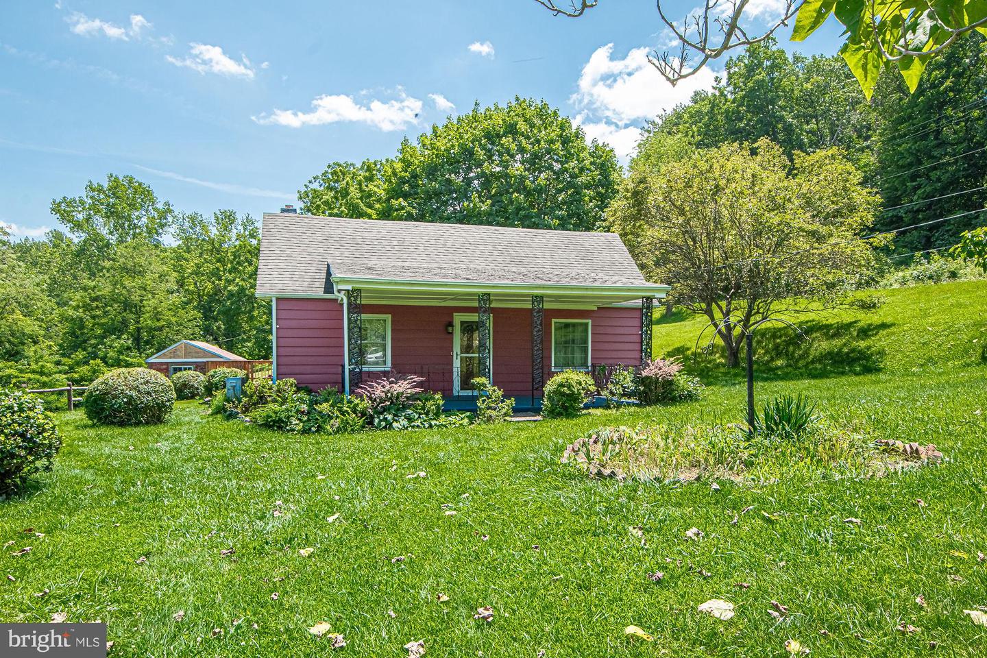 115 CHESTER GAP RD, CHESTER GAP, Virginia 22623, 4 Bedrooms Bedrooms, ,2 BathroomsBathrooms,Residential,For sale,115 CHESTER GAP RD,VARP2002154 MLS # VARP2002154