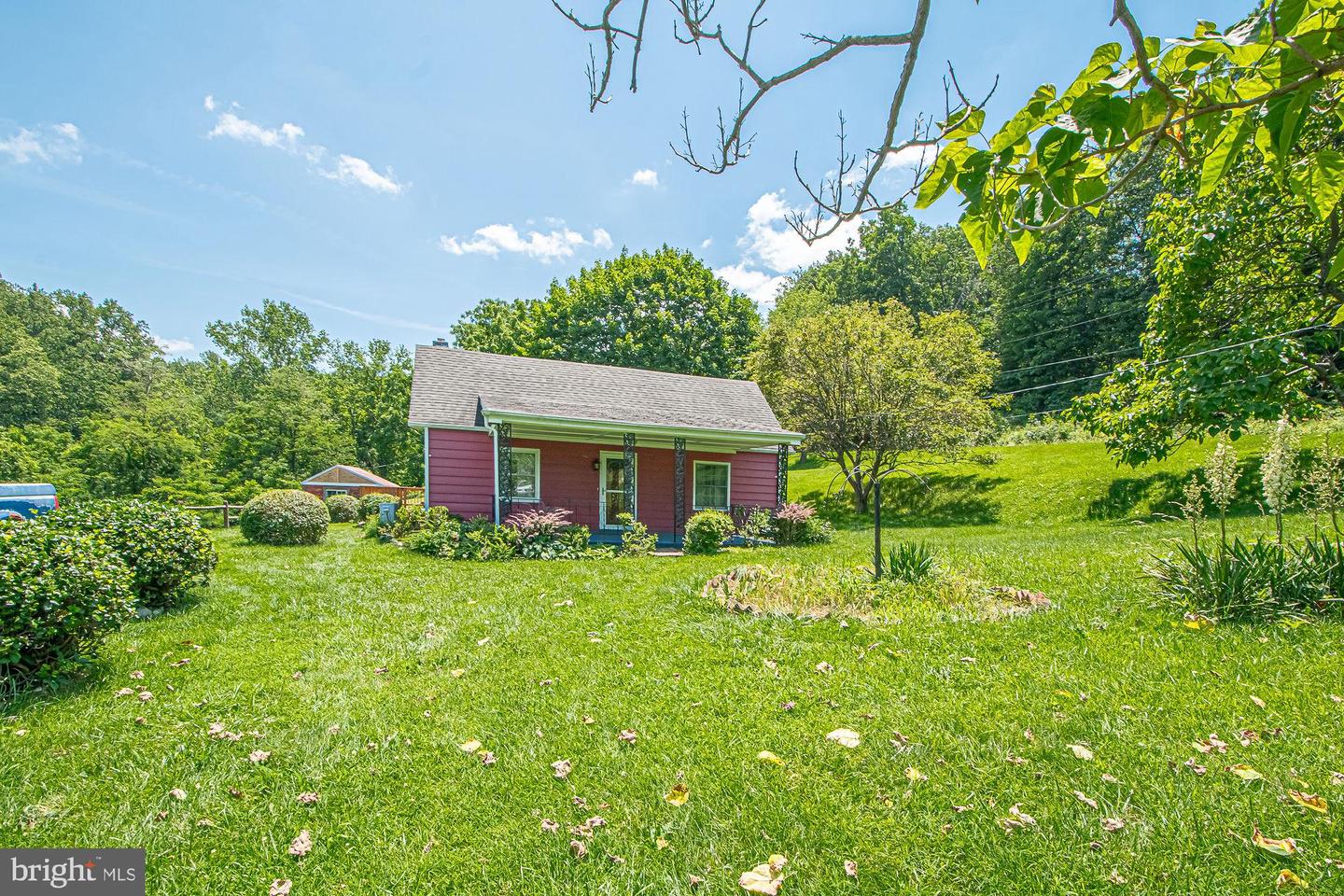 115 CHESTER GAP RD, CHESTER GAP, Virginia 22623, 4 Bedrooms Bedrooms, ,2 BathroomsBathrooms,Residential,For sale,115 CHESTER GAP RD,VARP2002154 MLS # VARP2002154