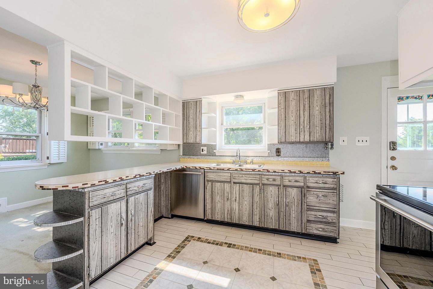 5915 CRAIG ST, SPRINGFIELD, Virginia 22150, 3 Bedrooms Bedrooms, ,2 BathroomsBathrooms,Residential,For sale,5915 CRAIG ST,VAFX2252280 MLS # VAFX2252280