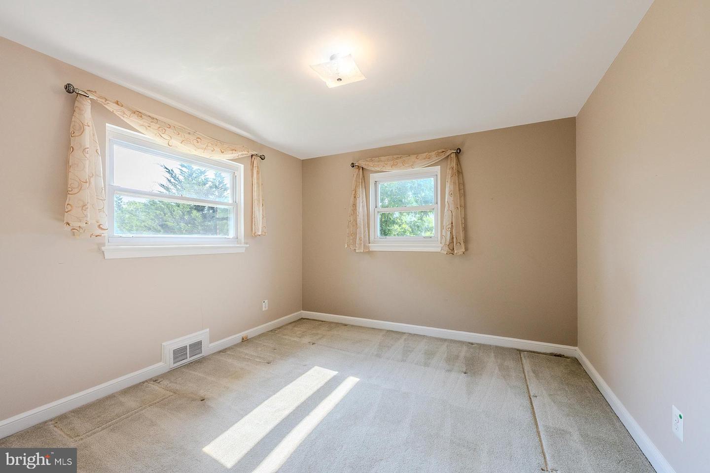 5915 CRAIG ST, SPRINGFIELD, Virginia 22150, 3 Bedrooms Bedrooms, ,2 BathroomsBathrooms,Residential,For sale,5915 CRAIG ST,VAFX2252280 MLS # VAFX2252280