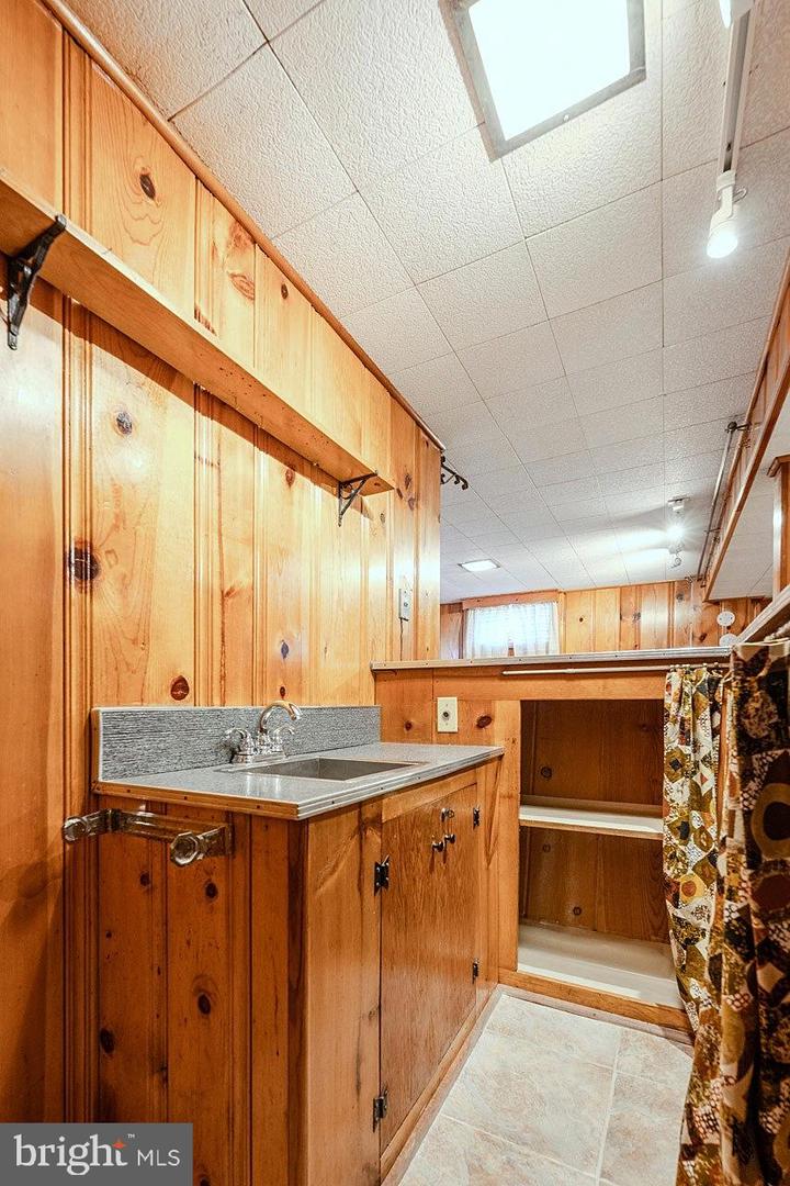 5915 CRAIG ST, SPRINGFIELD, Virginia 22150, 3 Bedrooms Bedrooms, ,2 BathroomsBathrooms,Residential,For sale,5915 CRAIG ST,VAFX2252280 MLS # VAFX2252280