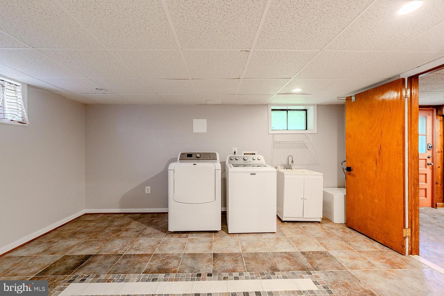 5915 CRAIG ST, SPRINGFIELD, Virginia 22150, 3 Bedrooms Bedrooms, ,2 BathroomsBathrooms,Residential,For sale,5915 CRAIG ST,VAFX2252280 MLS # VAFX2252280