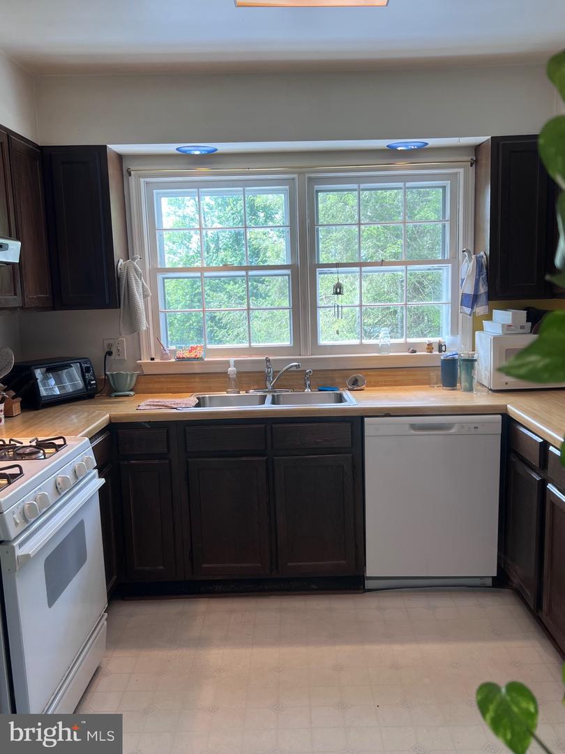 5377 COLT DR, BROAD RUN, Virginia 20137, 4 Bedrooms Bedrooms, ,2 BathroomsBathrooms,Residential,For sale,5377 COLT DR,VAFQ2017238 MLS # VAFQ2017238