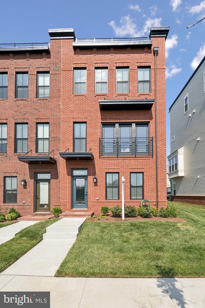 23162 HORSESHOE TRAIL SQ, ASHBURN, Virginia 20148, 4 Bedrooms Bedrooms, ,4 BathroomsBathrooms,Residential,For sale,23162 HORSESHOE TRAIL SQ,VALO2100938 MLS # VALO2100938