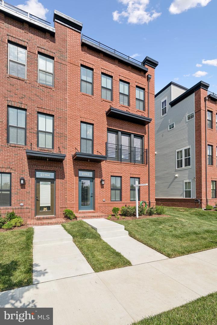 23162 HORSESHOE TRAIL SQ, ASHBURN, Virginia 20148, 4 Bedrooms Bedrooms, ,4 BathroomsBathrooms,Residential,For sale,23162 HORSESHOE TRAIL SQ,VALO2100938 MLS # VALO2100938