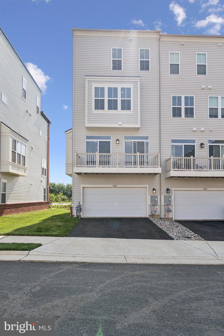 23162 HORSESHOE TRAIL SQ, ASHBURN, Virginia 20148, 4 Bedrooms Bedrooms, ,4 BathroomsBathrooms,Residential,For sale,23162 HORSESHOE TRAIL SQ,VALO2100938 MLS # VALO2100938
