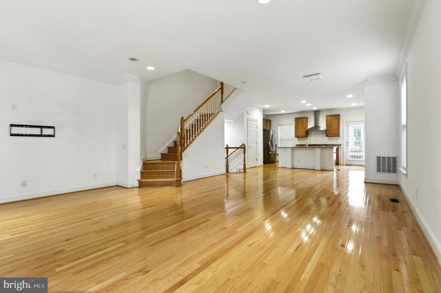 9421 CANONBURY SQ, FAIRFAX, Virginia 22031, 3 Bedrooms Bedrooms, ,3 BathroomsBathrooms,Residential,For sale,9421 CANONBURY SQ,VAFX2252876 MLS # VAFX2252876