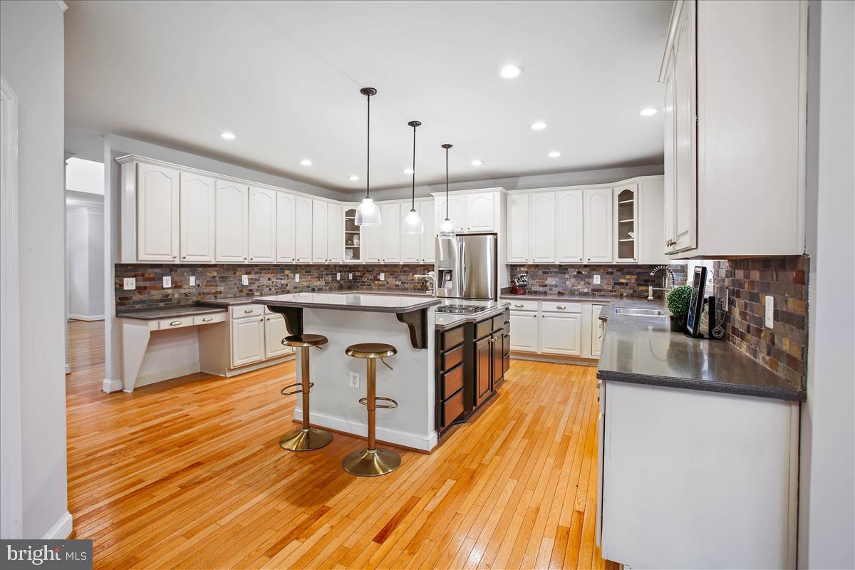 35400 AUTUMN RIDGE CT, ROUND HILL, Virginia 20141, 4 Bedrooms Bedrooms, ,5 BathroomsBathrooms,Residential,For sale,35400 AUTUMN RIDGE CT,VALO2101054 MLS # VALO2101054