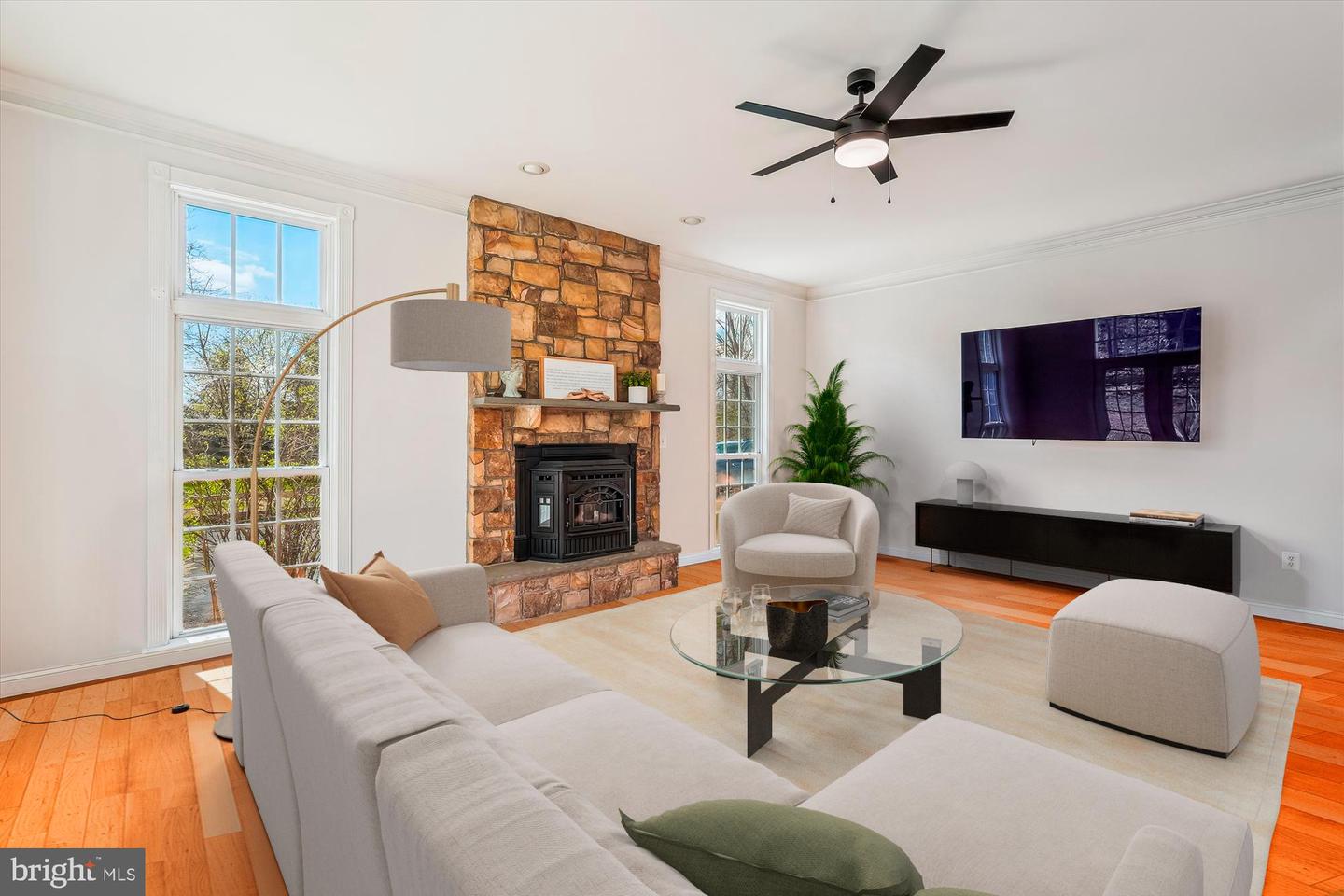 35400 AUTUMN RIDGE CT, ROUND HILL, Virginia 20141, 4 Bedrooms Bedrooms, ,5 BathroomsBathrooms,Residential,For sale,35400 AUTUMN RIDGE CT,VALO2101054 MLS # VALO2101054