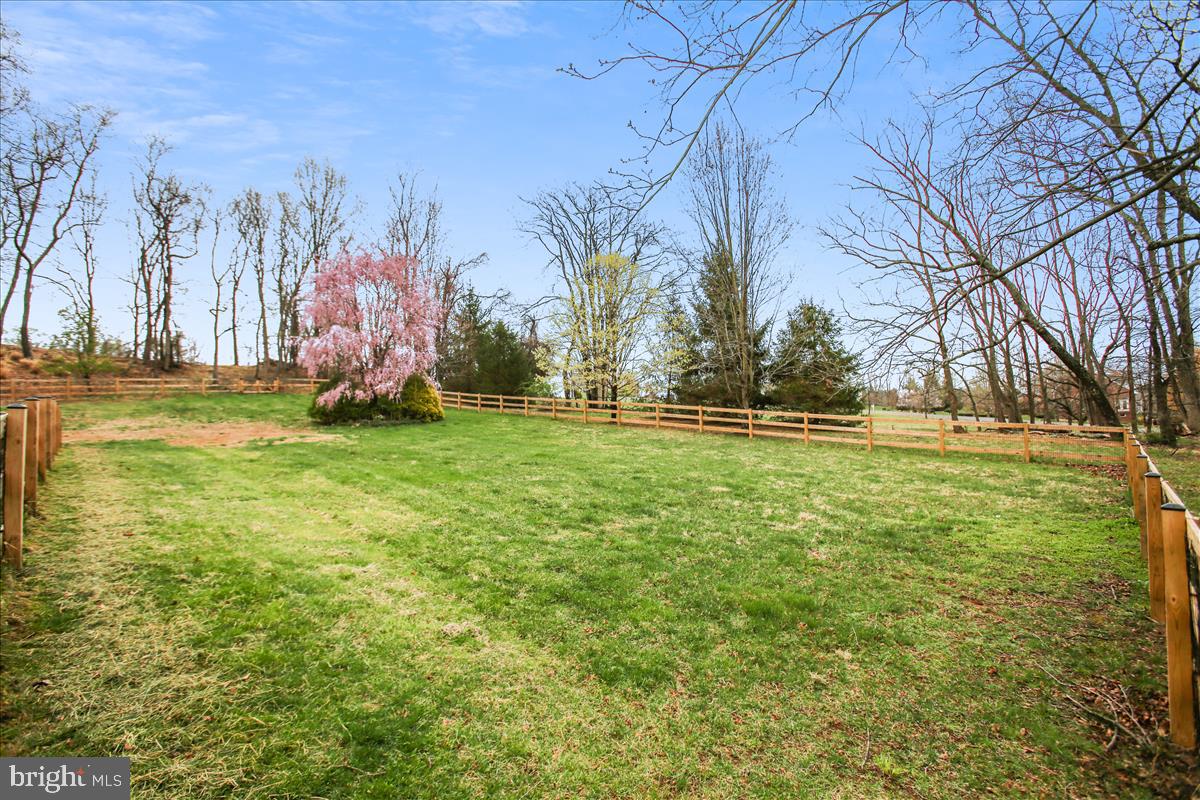 35400 AUTUMN RIDGE CT, ROUND HILL, Virginia 20141, 4 Bedrooms Bedrooms, ,5 BathroomsBathrooms,Residential,For sale,35400 AUTUMN RIDGE CT,VALO2101054 MLS # VALO2101054