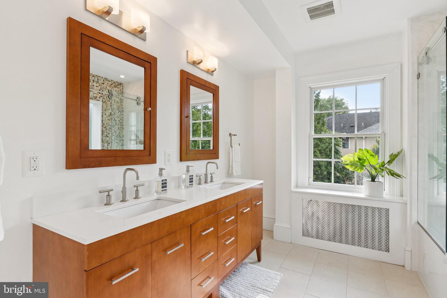 3518 35TH ST NW, WASHINGTON, District Of Columbia 20016, 3 Bedrooms Bedrooms, ,3 BathroomsBathrooms,Residential,For sale,3518 35TH ST NW,DCDC2208788 MLS # DCDC2208788