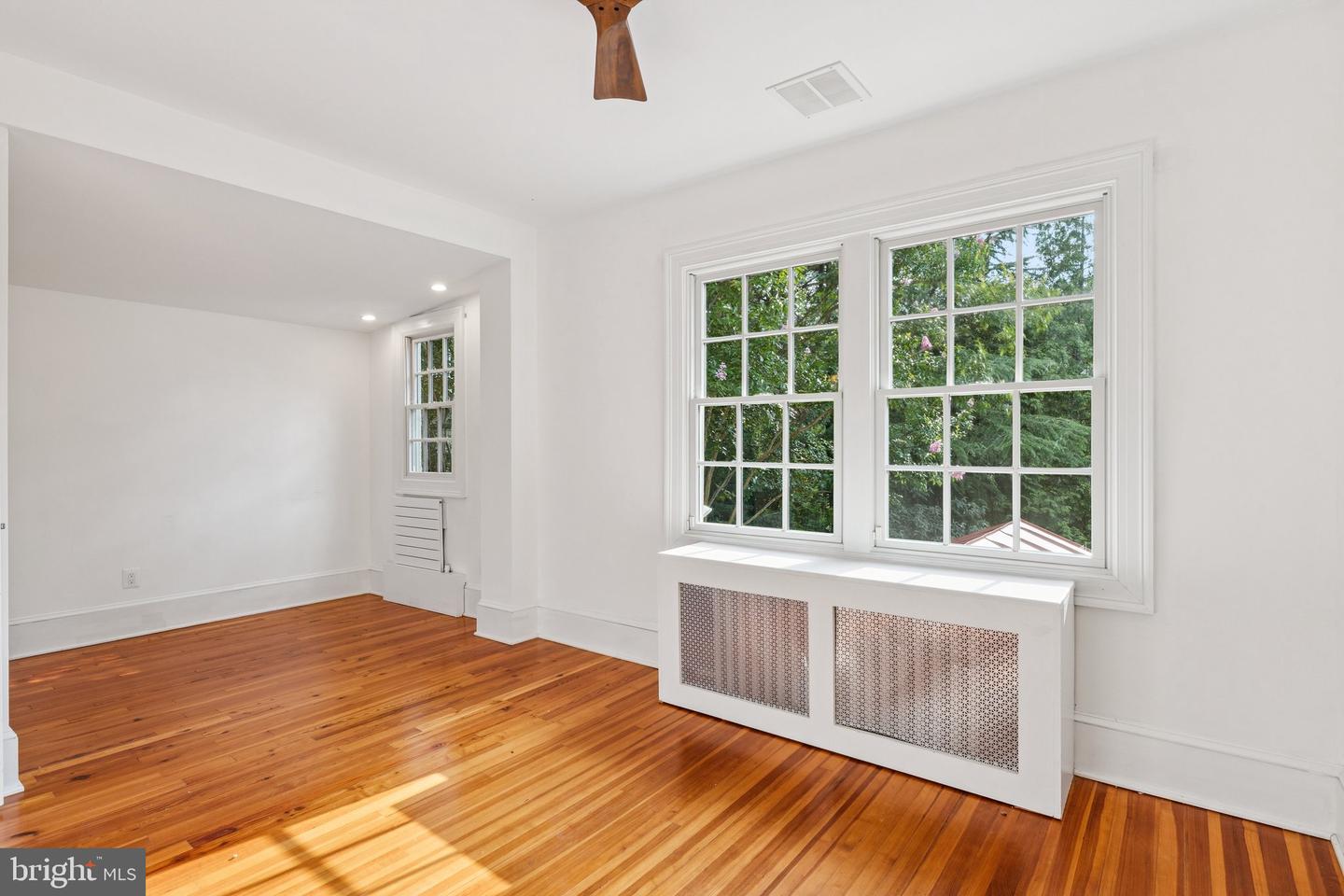 3518 35TH ST NW, WASHINGTON, District Of Columbia 20016, 3 Bedrooms Bedrooms, ,3 BathroomsBathrooms,Residential,For sale,3518 35TH ST NW,DCDC2208788 MLS # DCDC2208788