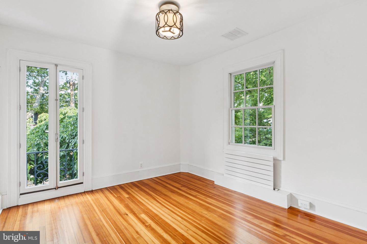 3518 35TH ST NW, WASHINGTON, District Of Columbia 20016, 3 Bedrooms Bedrooms, ,3 BathroomsBathrooms,Residential,For sale,3518 35TH ST NW,DCDC2208788 MLS # DCDC2208788