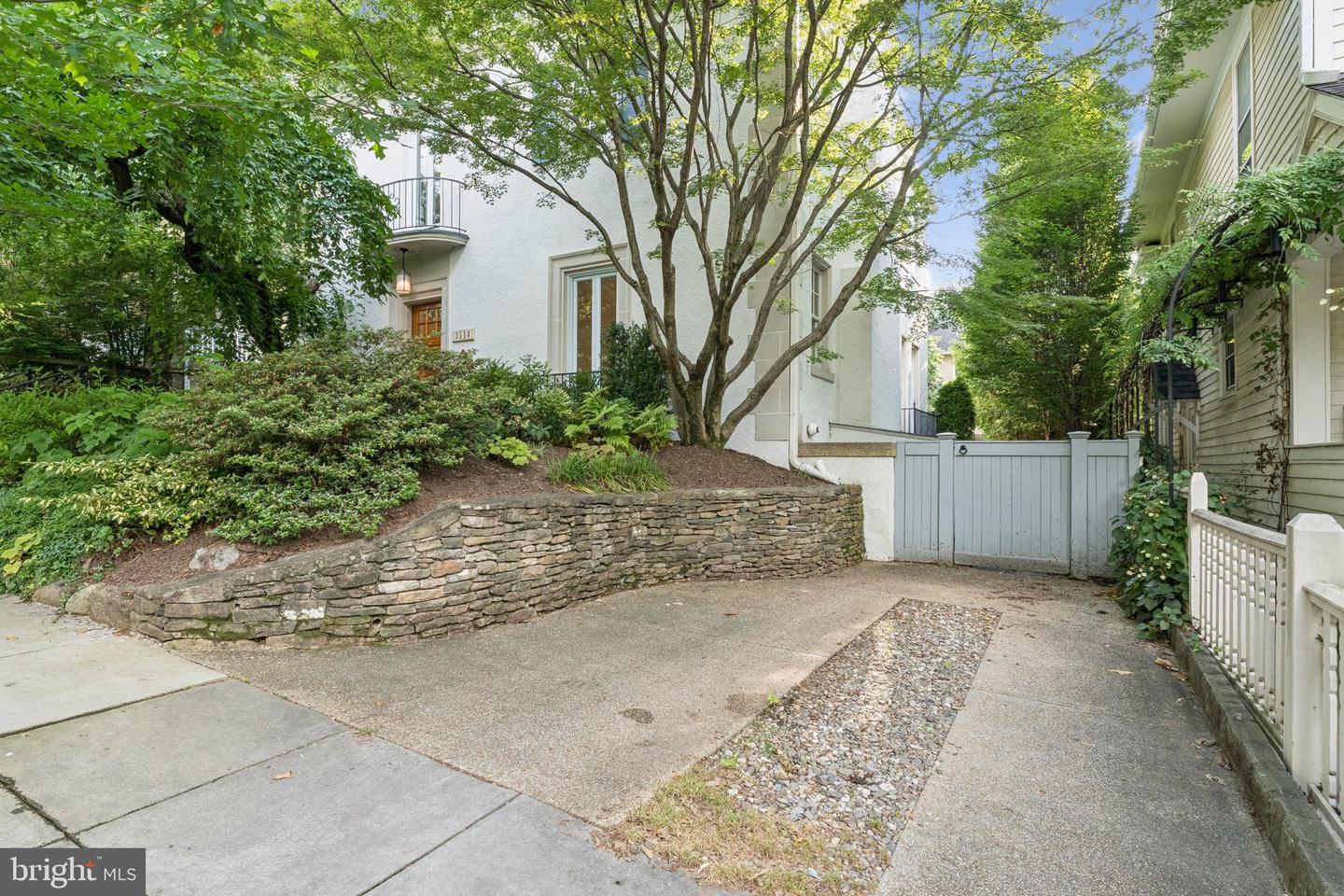 3518 35TH ST NW, WASHINGTON, District Of Columbia 20016, 3 Bedrooms Bedrooms, ,3 BathroomsBathrooms,Residential,For sale,3518 35TH ST NW,DCDC2208788 MLS # DCDC2208788