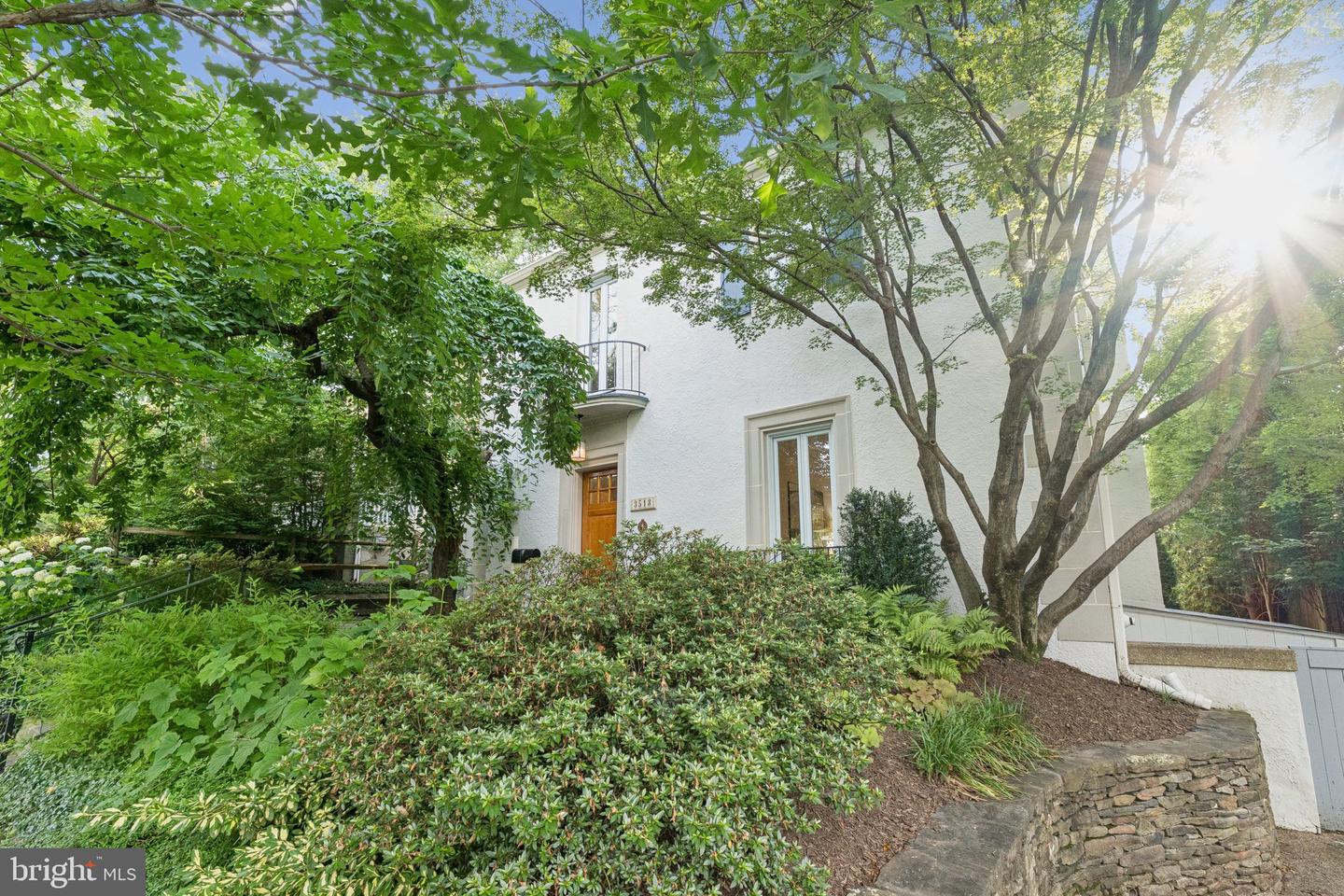3518 35TH ST NW, WASHINGTON, District Of Columbia 20016, 3 Bedrooms Bedrooms, ,3 BathroomsBathrooms,Residential,For sale,3518 35TH ST NW,DCDC2208788 MLS # DCDC2208788