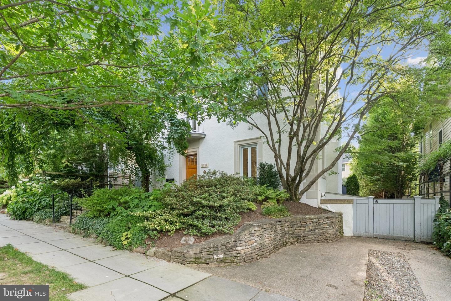 3518 35TH ST NW, WASHINGTON, District Of Columbia 20016, 3 Bedrooms Bedrooms, ,3 BathroomsBathrooms,Residential,For sale,3518 35TH ST NW,DCDC2208788 MLS # DCDC2208788