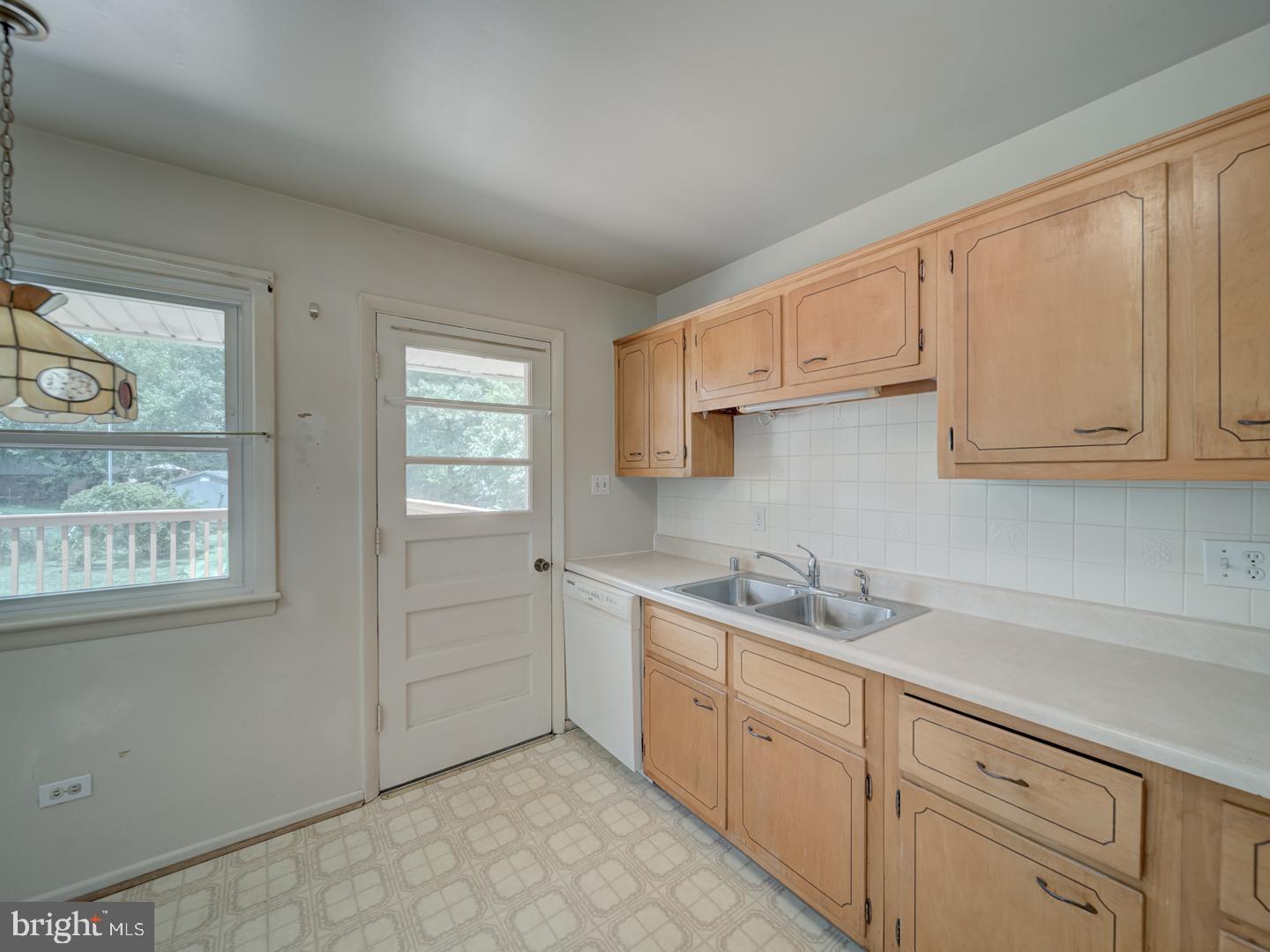 10928 WARWICK AVE, FAIRFAX, Virginia 22030, 4 Bedrooms Bedrooms, ,3 BathroomsBathrooms,Residential,For sale,10928 WARWICK AVE,VAFC2006568 MLS # VAFC2006568