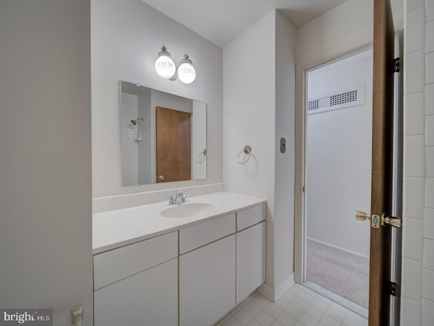 10928 WARWICK AVE, FAIRFAX, Virginia 22030, 4 Bedrooms Bedrooms, ,3 BathroomsBathrooms,Residential,For sale,10928 WARWICK AVE,VAFC2006568 MLS # VAFC2006568