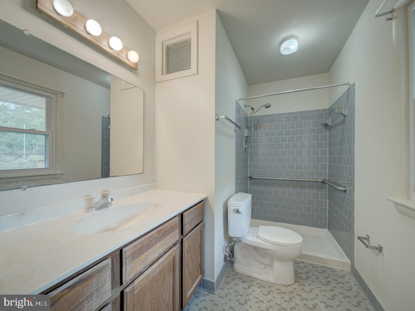 10928 WARWICK AVE, FAIRFAX, Virginia 22030, 4 Bedrooms Bedrooms, ,3 BathroomsBathrooms,Residential,For sale,10928 WARWICK AVE,VAFC2006568 MLS # VAFC2006568