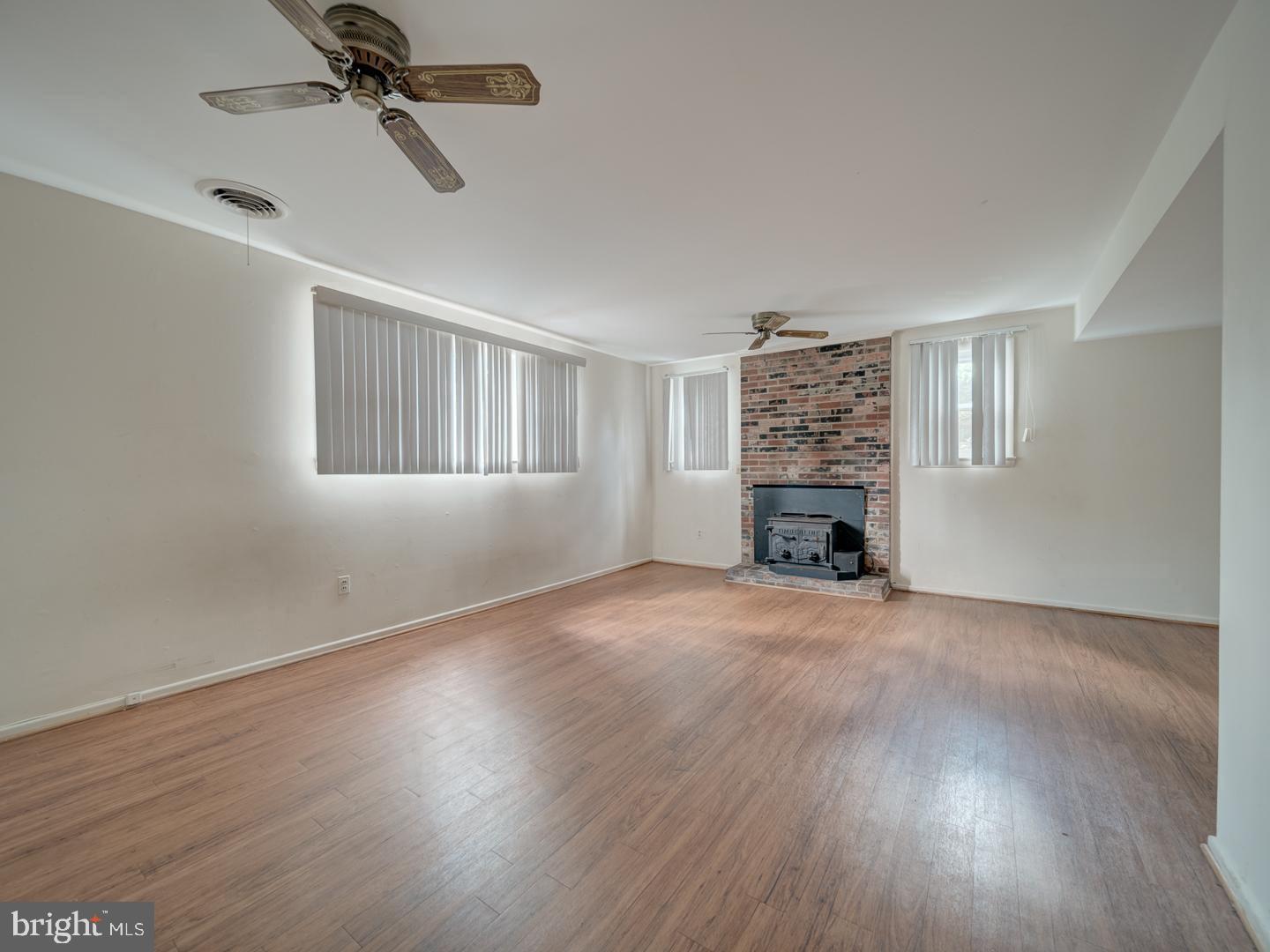 10928 WARWICK AVE, FAIRFAX, Virginia 22030, 4 Bedrooms Bedrooms, ,3 BathroomsBathrooms,Residential,For sale,10928 WARWICK AVE,VAFC2006568 MLS # VAFC2006568