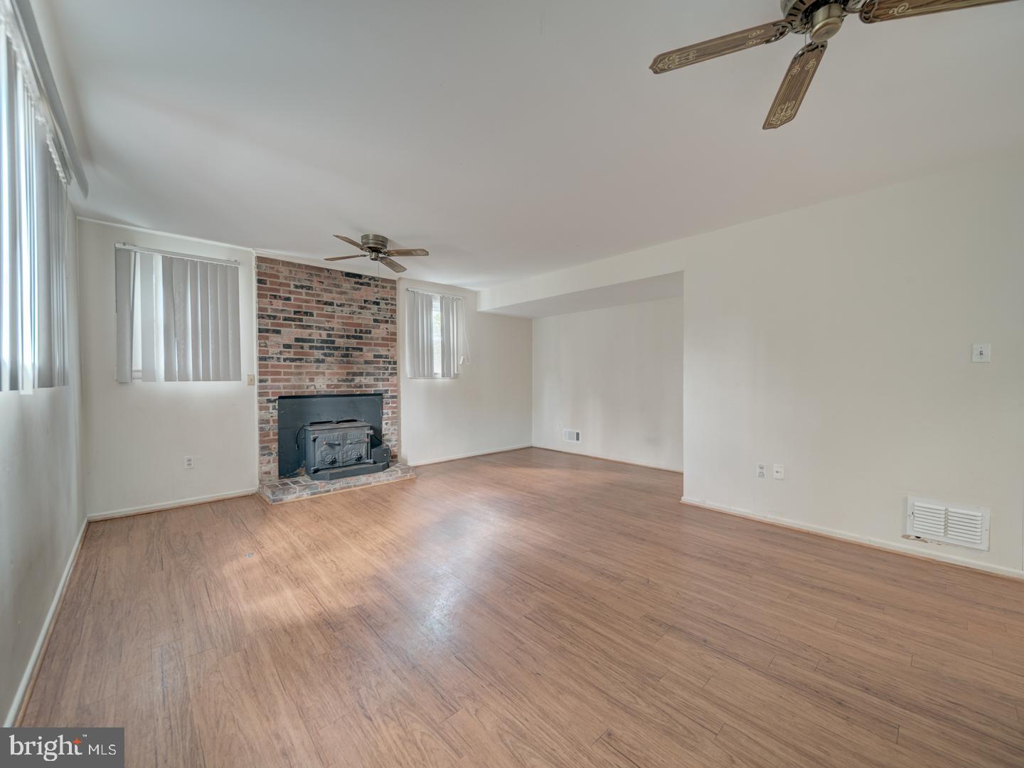10928 WARWICK AVE, FAIRFAX, Virginia 22030, 4 Bedrooms Bedrooms, ,3 BathroomsBathrooms,Residential,For sale,10928 WARWICK AVE,VAFC2006568 MLS # VAFC2006568