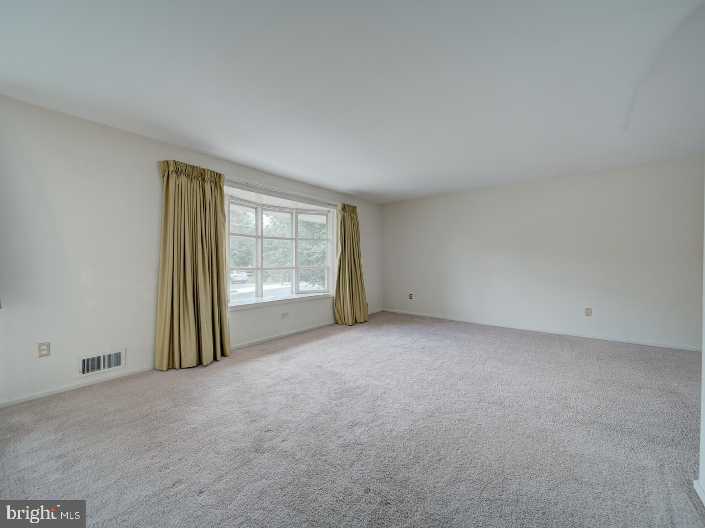 10928 WARWICK AVE, FAIRFAX, Virginia 22030, 4 Bedrooms Bedrooms, ,3 BathroomsBathrooms,Residential,For sale,10928 WARWICK AVE,VAFC2006568 MLS # VAFC2006568