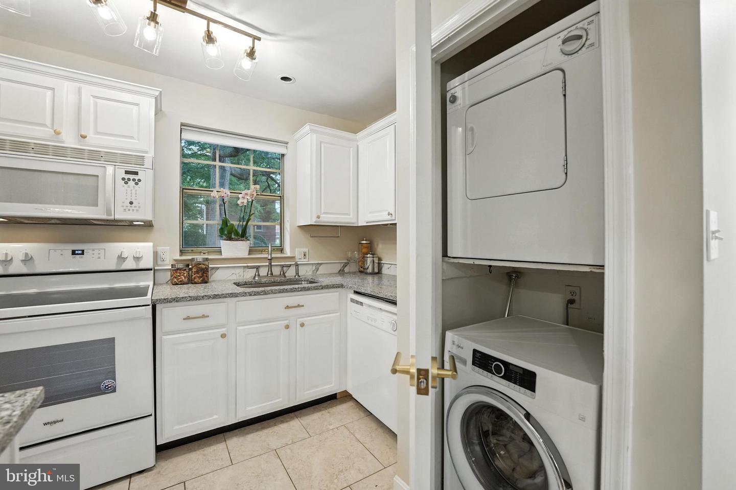 1305 E ABINGDON DR #2, ALEXANDRIA, Virginia 22314, 1 Bedroom Bedrooms, ,1 BathroomBathrooms,Residential,For sale,1305 E ABINGDON DR #2,VAAX2047152 MLS # VAAX2047152