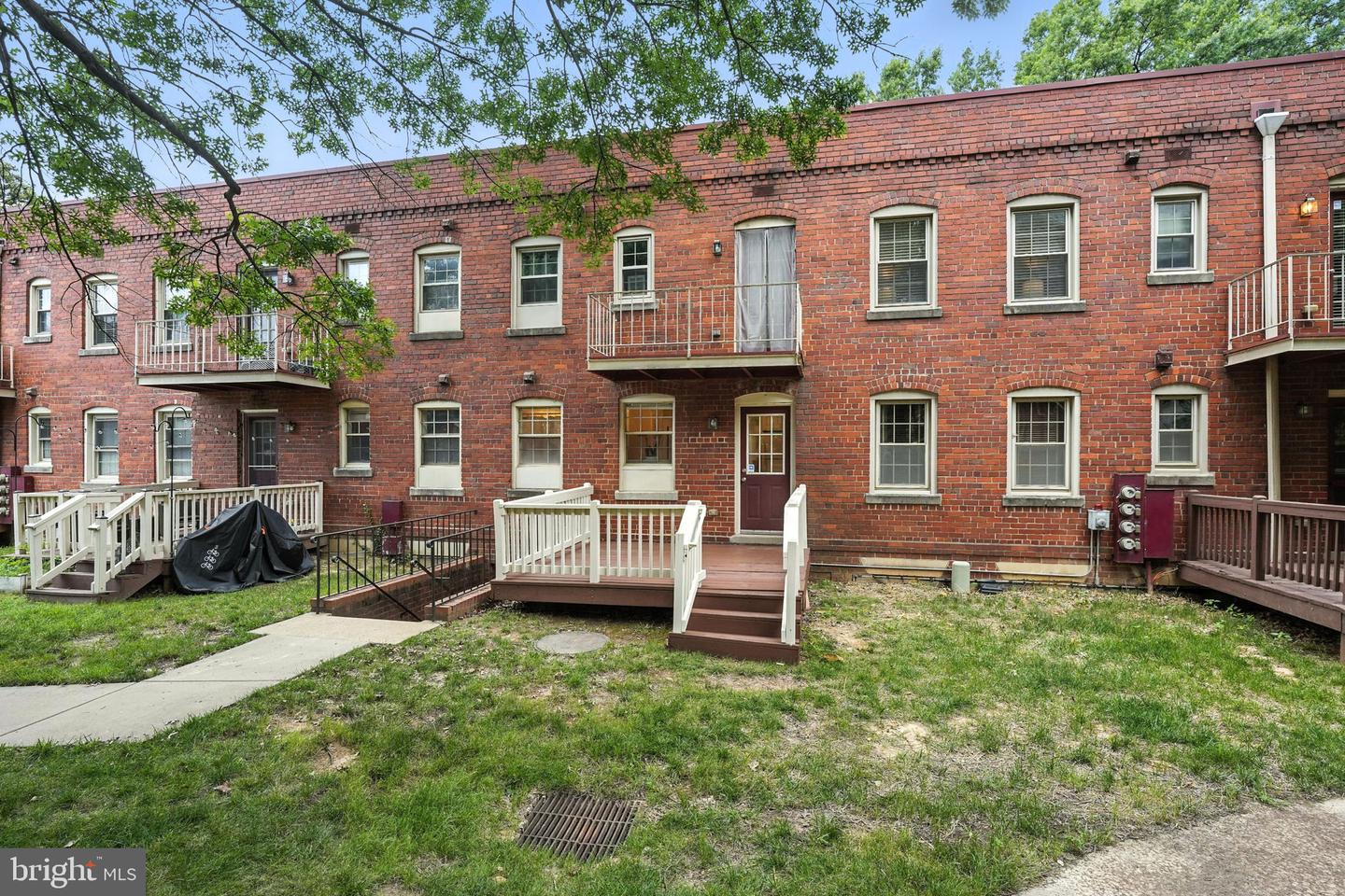 1305 E ABINGDON DR #2, ALEXANDRIA, Virginia 22314, 1 Bedroom Bedrooms, ,1 BathroomBathrooms,Residential,For sale,1305 E ABINGDON DR #2,VAAX2047152 MLS # VAAX2047152