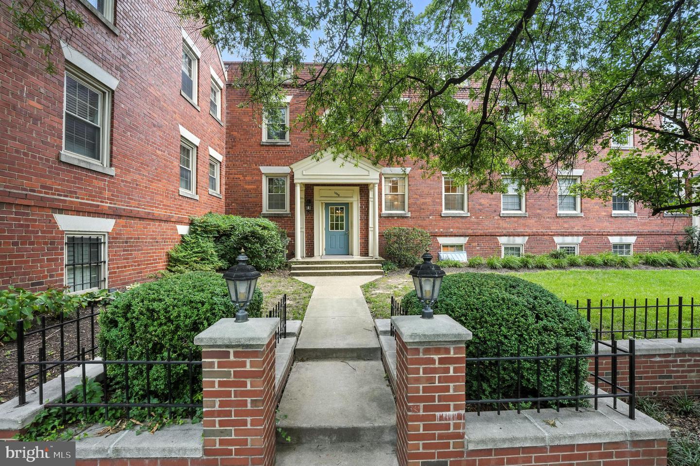 1305 E ABINGDON DR #2, ALEXANDRIA, Virginia 22314, 1 Bedroom Bedrooms, ,1 BathroomBathrooms,Residential,For sale,1305 E ABINGDON DR #2,VAAX2047152 MLS # VAAX2047152