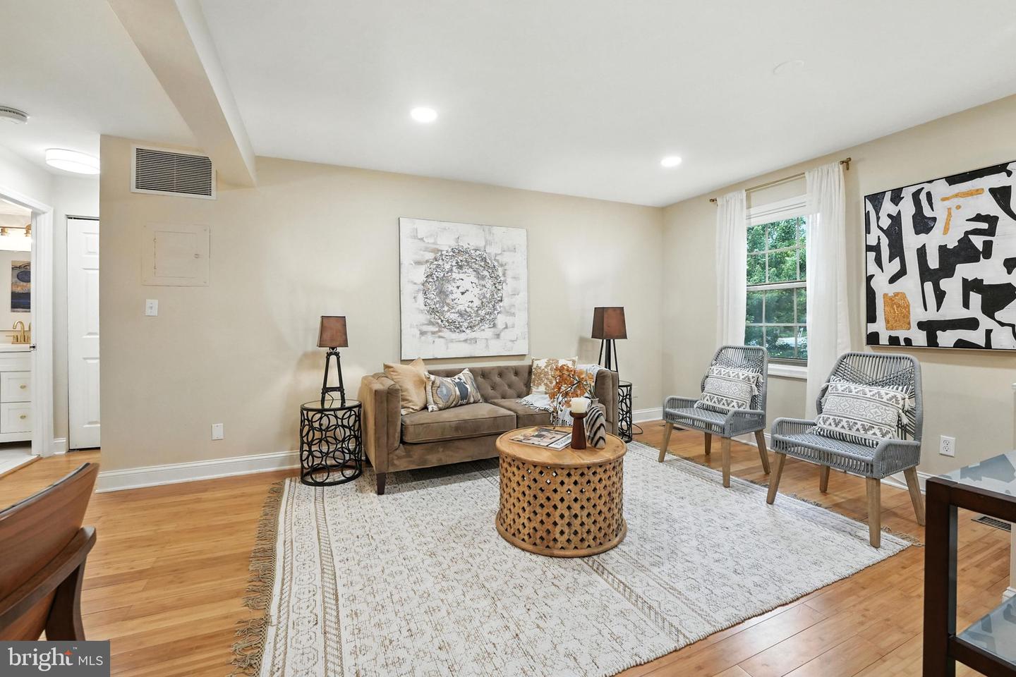1305 E ABINGDON DR #2, ALEXANDRIA, Virginia 22314, 1 Bedroom Bedrooms, ,1 BathroomBathrooms,Residential,For sale,1305 E ABINGDON DR #2,VAAX2047152 MLS # VAAX2047152