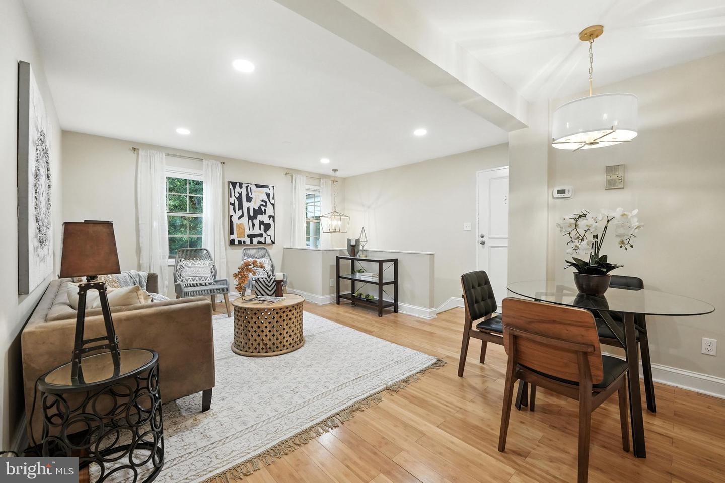 1305 E ABINGDON DR #2, ALEXANDRIA, Virginia 22314, 1 Bedroom Bedrooms, ,1 BathroomBathrooms,Residential,For sale,1305 E ABINGDON DR #2,VAAX2047152 MLS # VAAX2047152