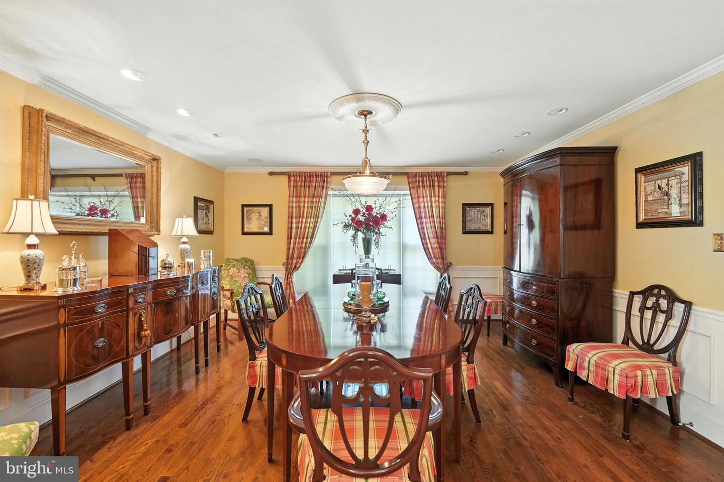 7112 HOLYROOD DR, MCLEAN, Virginia 22101, 5 Bedrooms Bedrooms, ,5 BathroomsBathrooms,Residential,For sale,7112 HOLYROOD DR,VAFX2253390 MLS # VAFX2253390
