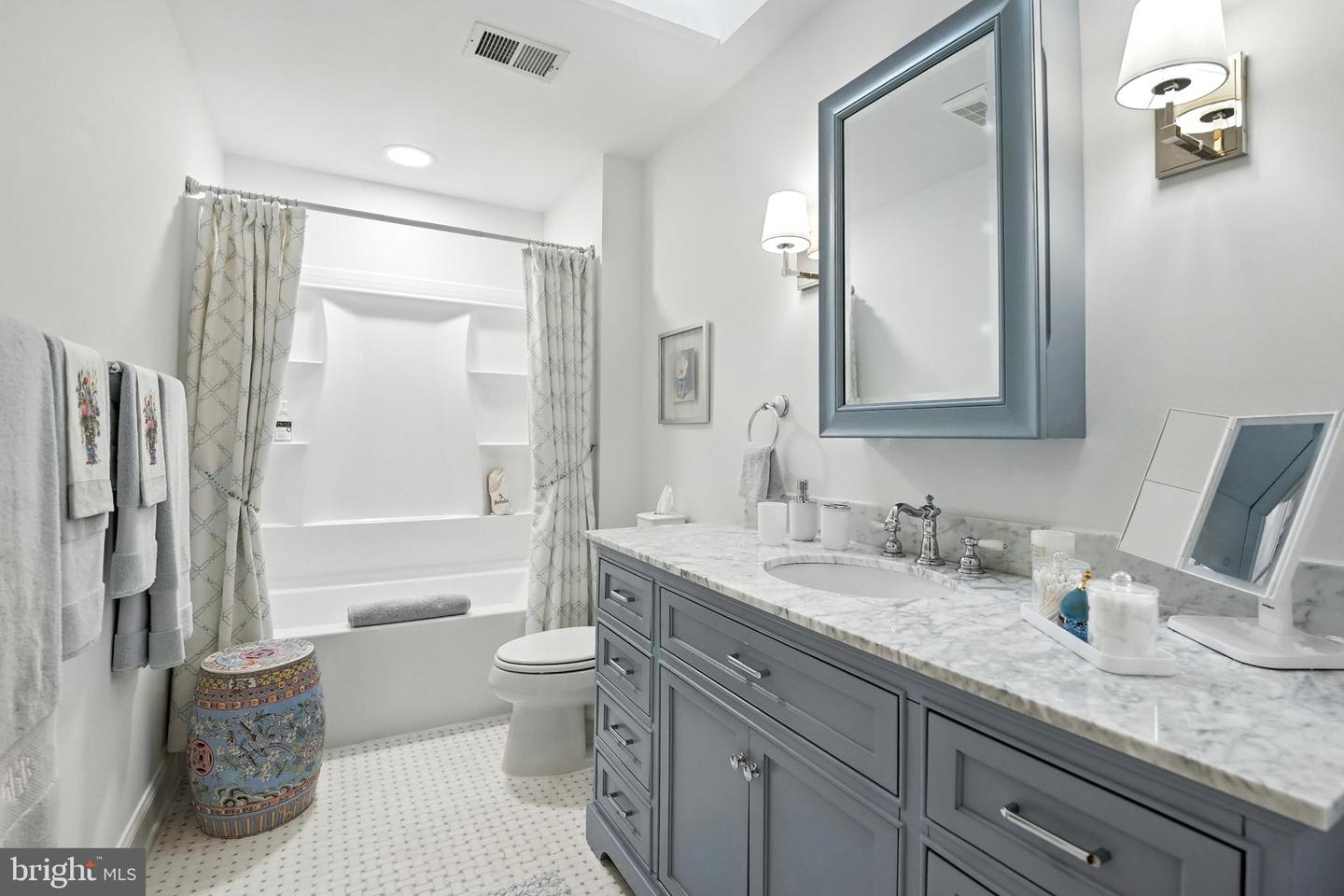 7112 HOLYROOD DR, MCLEAN, Virginia 22101, 5 Bedrooms Bedrooms, ,5 BathroomsBathrooms,Residential,For sale,7112 HOLYROOD DR,VAFX2253390 MLS # VAFX2253390