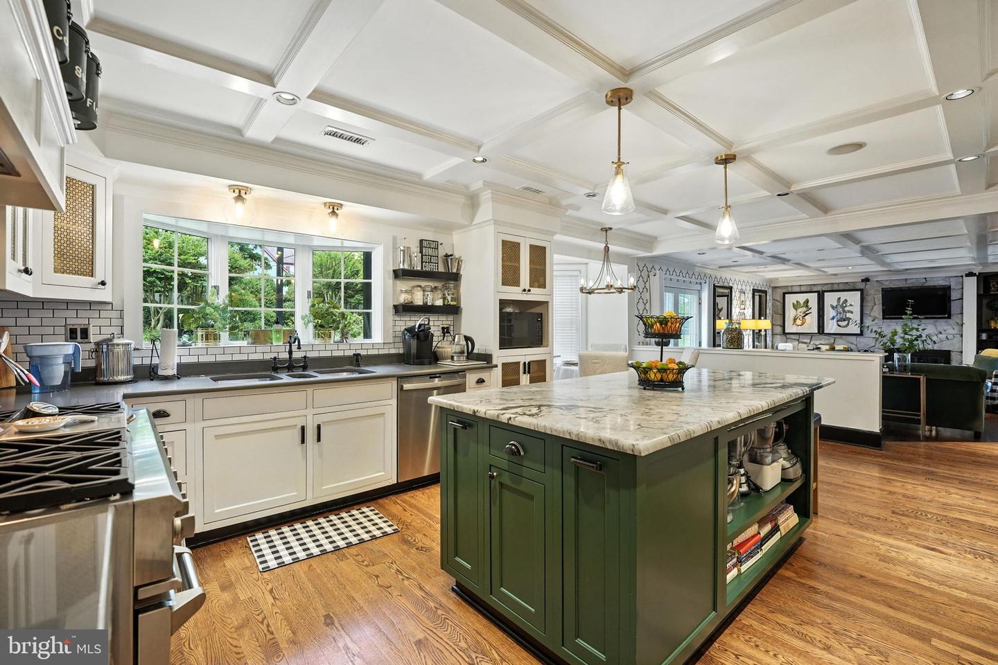 7112 HOLYROOD DR, MCLEAN, Virginia 22101, 5 Bedrooms Bedrooms, ,5 BathroomsBathrooms,Residential,For sale,7112 HOLYROOD DR,VAFX2253390 MLS # VAFX2253390