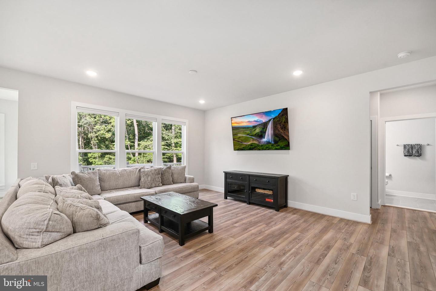 2040 SILVER SYCAMORE LN, DUMFRIES, Virginia 22026, 6 Bedrooms Bedrooms, ,5 BathroomsBathrooms,Residential,For sale,2040 SILVER SYCAMORE LN,VAPW2098572 MLS # VAPW2098572