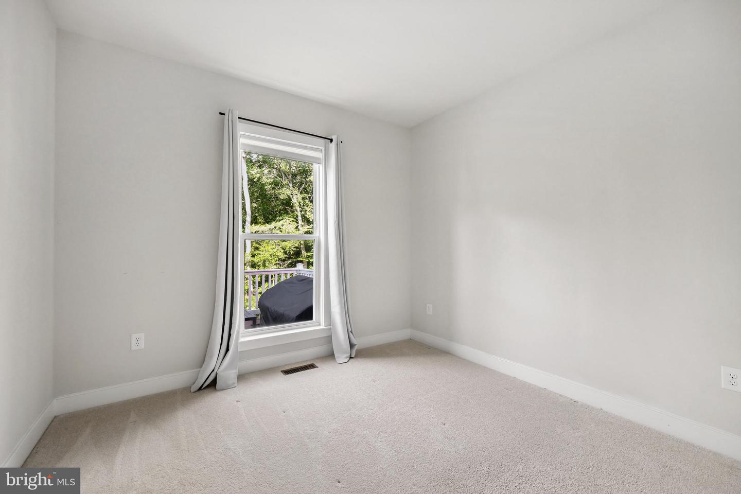 2040 SILVER SYCAMORE LN, DUMFRIES, Virginia 22026, 6 Bedrooms Bedrooms, ,5 BathroomsBathrooms,Residential,For sale,2040 SILVER SYCAMORE LN,VAPW2098572 MLS # VAPW2098572