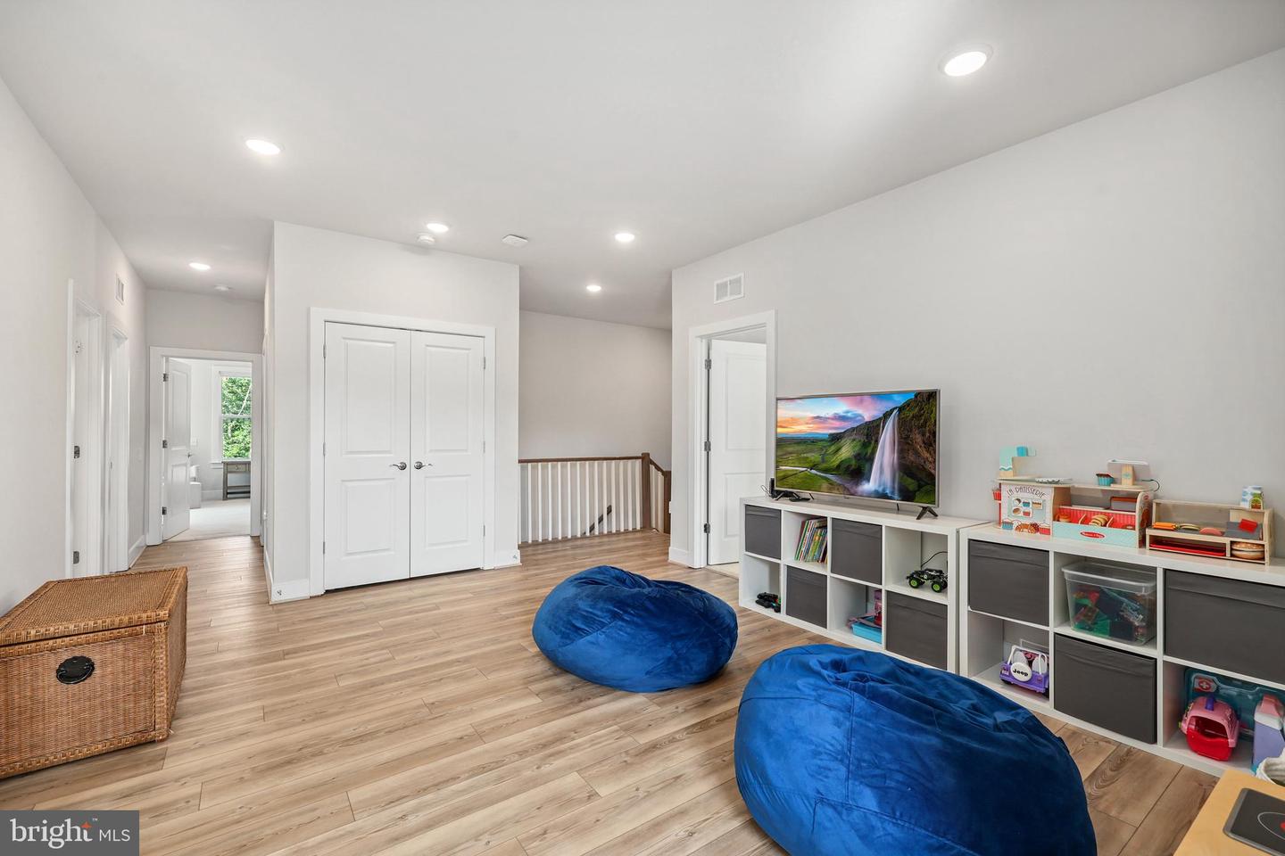 2040 SILVER SYCAMORE LN, DUMFRIES, Virginia 22026, 6 Bedrooms Bedrooms, ,5 BathroomsBathrooms,Residential,For sale,2040 SILVER SYCAMORE LN,VAPW2098572 MLS # VAPW2098572