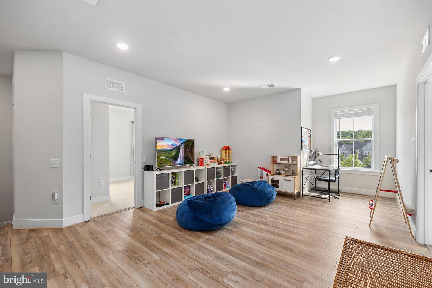 2040 SILVER SYCAMORE LN, DUMFRIES, Virginia 22026, 6 Bedrooms Bedrooms, ,5 BathroomsBathrooms,Residential,For sale,2040 SILVER SYCAMORE LN,VAPW2098572 MLS # VAPW2098572