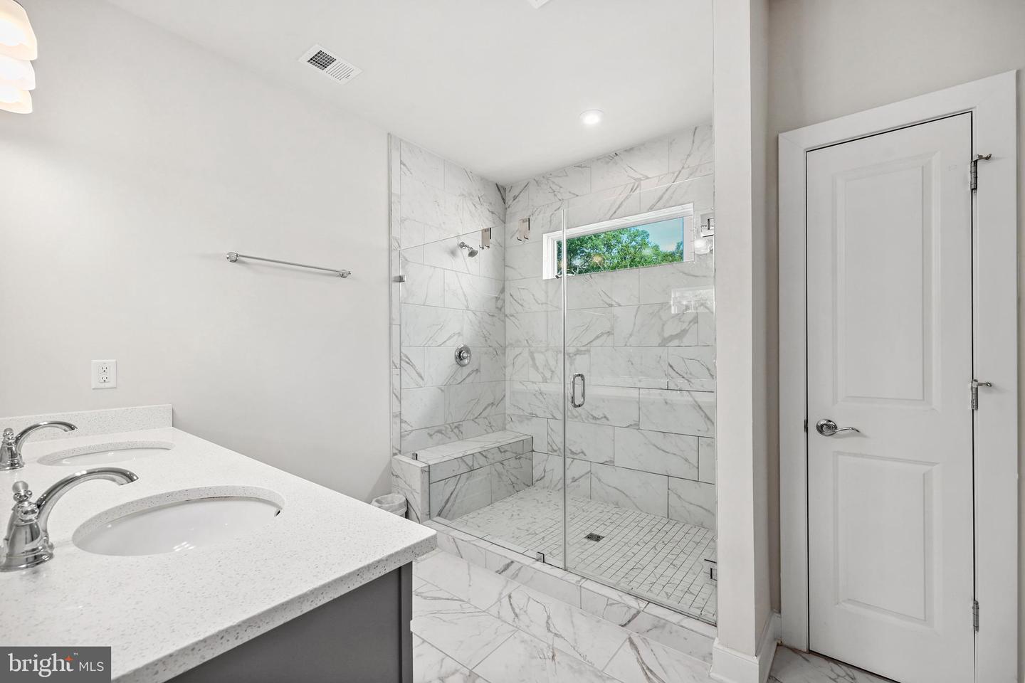 2040 SILVER SYCAMORE LN, DUMFRIES, Virginia 22026, 6 Bedrooms Bedrooms, ,5 BathroomsBathrooms,Residential,For sale,2040 SILVER SYCAMORE LN,VAPW2098572 MLS # VAPW2098572