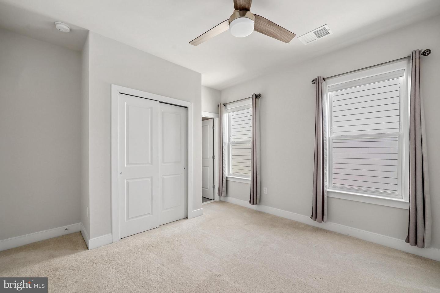 2040 SILVER SYCAMORE LN, DUMFRIES, Virginia 22026, 6 Bedrooms Bedrooms, ,5 BathroomsBathrooms,Residential,For sale,2040 SILVER SYCAMORE LN,VAPW2098572 MLS # VAPW2098572
