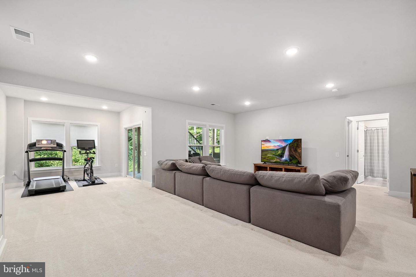2040 SILVER SYCAMORE LN, DUMFRIES, Virginia 22026, 6 Bedrooms Bedrooms, ,5 BathroomsBathrooms,Residential,For sale,2040 SILVER SYCAMORE LN,VAPW2098572 MLS # VAPW2098572