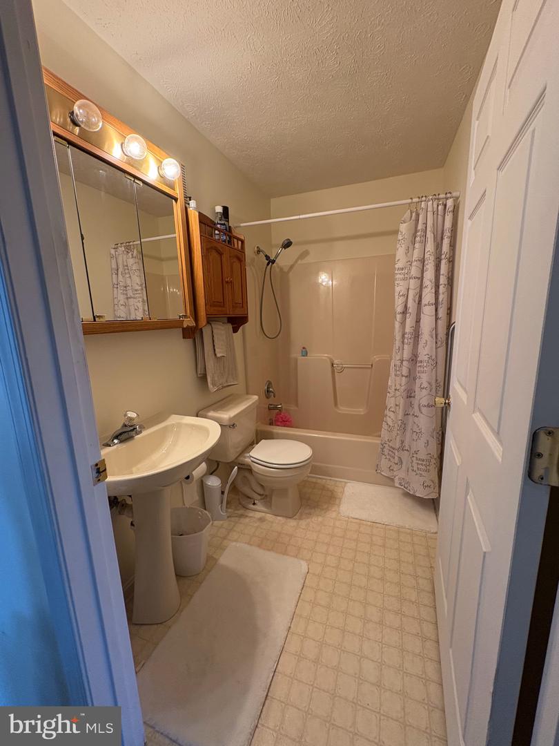 1282-A10 OX RD, WOODSTOCK, Virginia 22664, 2 Bedrooms Bedrooms, ,2 BathroomsBathrooms,Residential,For sale,1282-A10 OX RD,VASH2011914 MLS # VASH2011914