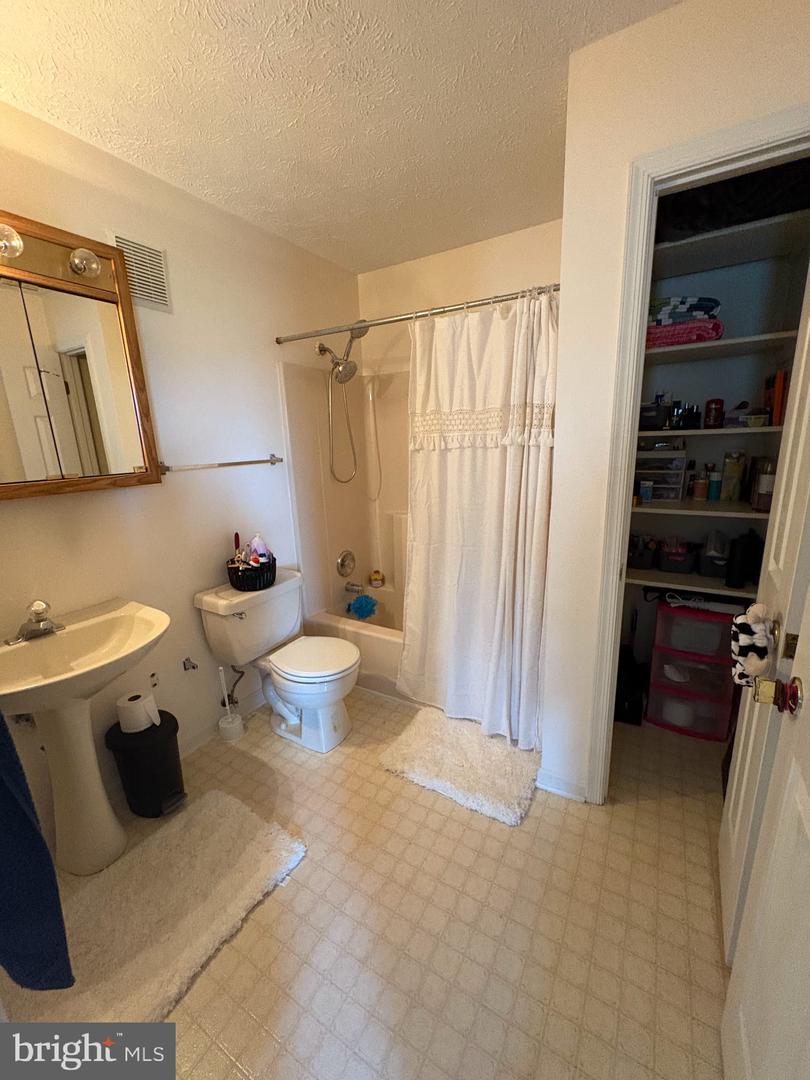 1282-A10 OX RD, WOODSTOCK, Virginia 22664, 2 Bedrooms Bedrooms, ,2 BathroomsBathrooms,Residential,For sale,1282-A10 OX RD,VASH2011914 MLS # VASH2011914