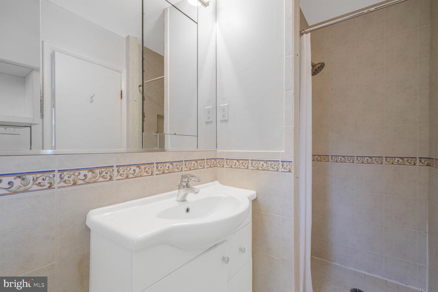 4901 ASHBY ST NW, WASHINGTON, District Of Columbia 20007, 3 Bedrooms Bedrooms, ,3 BathroomsBathrooms,Residential,For sale,4901 ASHBY ST NW,DCDC2209108 MLS # DCDC2209108