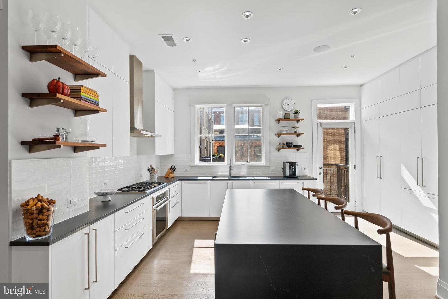 304 S UNION ST, ALEXANDRIA, Virginia 22314, 3 Bedrooms Bedrooms, ,3 BathroomsBathrooms,Residential,For sale,304 S UNION ST,VAAX2047240 MLS # VAAX2047240