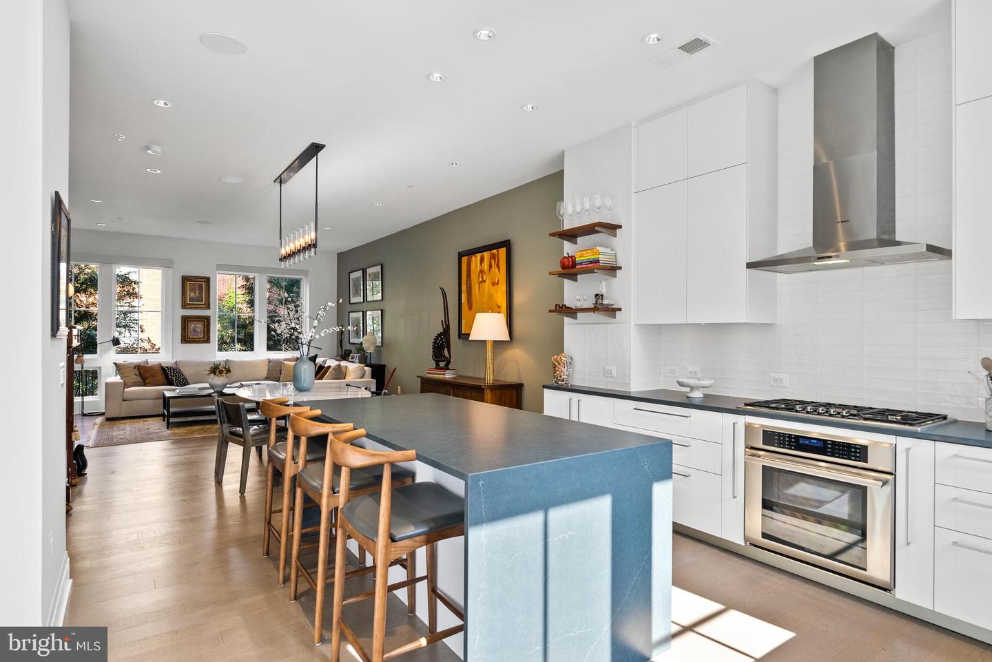 304 S UNION ST, ALEXANDRIA, Virginia 22314, 3 Bedrooms Bedrooms, ,3 BathroomsBathrooms,Residential,For sale,304 S UNION ST,VAAX2047240 MLS # VAAX2047240